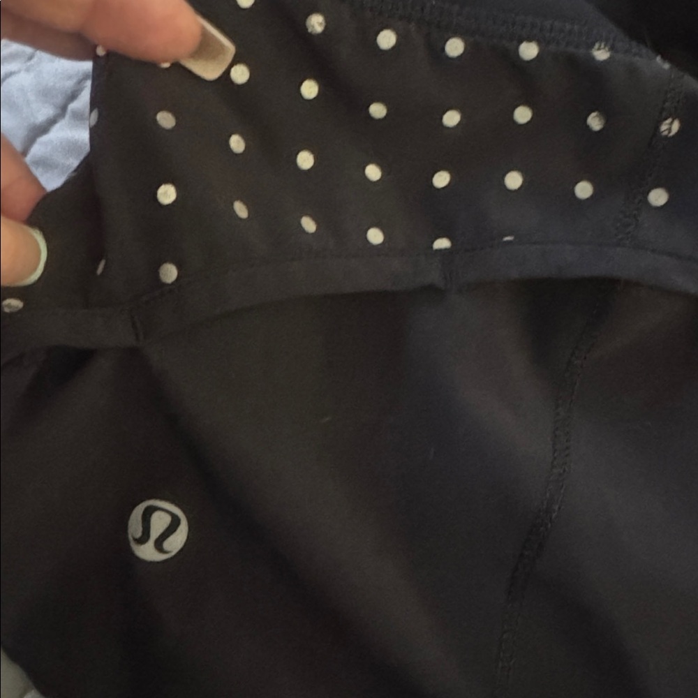 LULULEMON black speed reflective polka dot shorts 4 athletic fitness gym - Picture 5 of 5